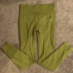 Curves ‘N Combat boots high waisted leggings
